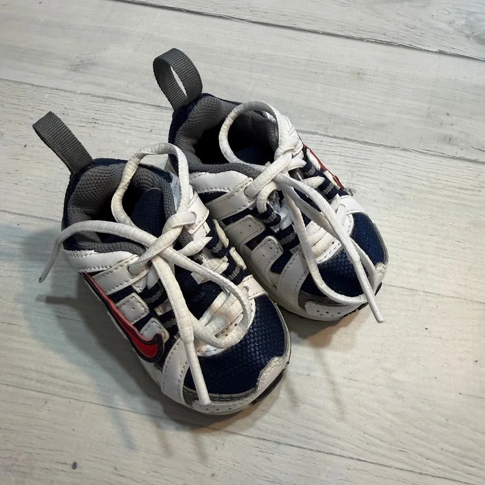 Nike baby Boys 2009 Nike Advantage Runner‎ shoes Size 2c